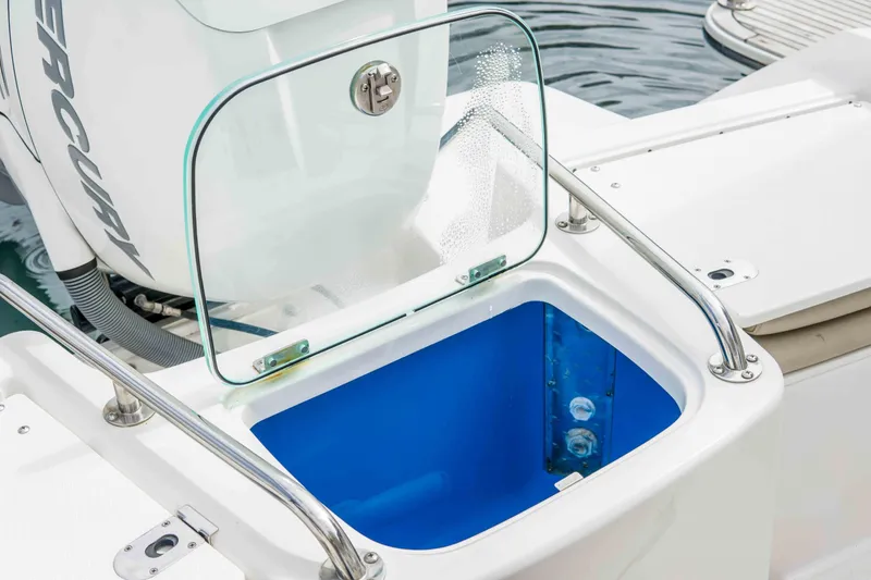 Slide: The Image of Everglades 230 Center Console 2014 - 30