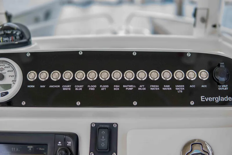 Slide: The Image of Everglades 230 Center Console 2014 - 14