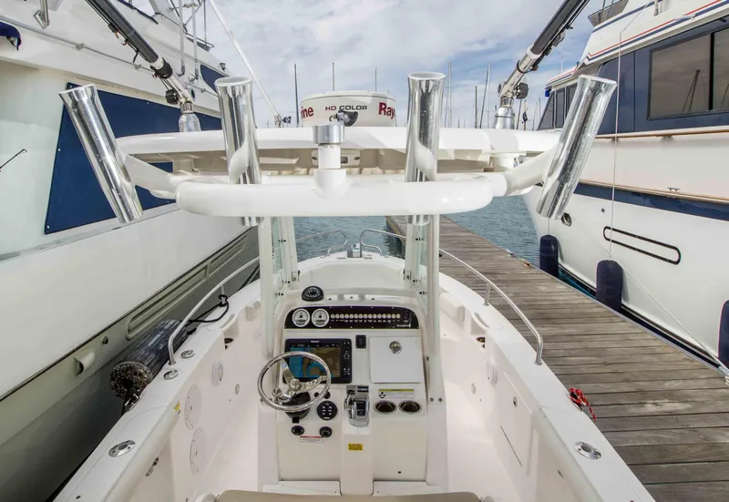 Slide: The Image of Everglades 230 Center Console 2014 - 8