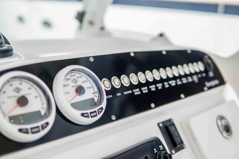 Slide: The Image of Everglades 230 Center Console 2014 - 13