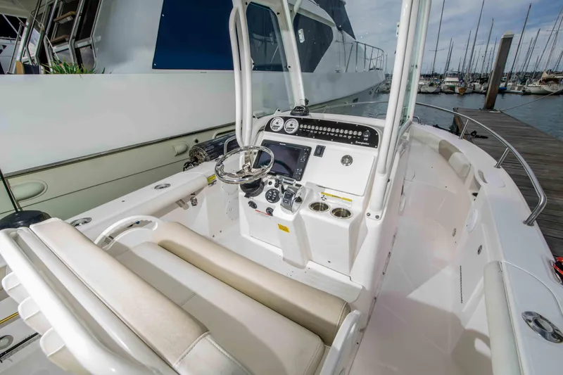 Slide: The Image of Everglades 230 Center Console 2014 - 39