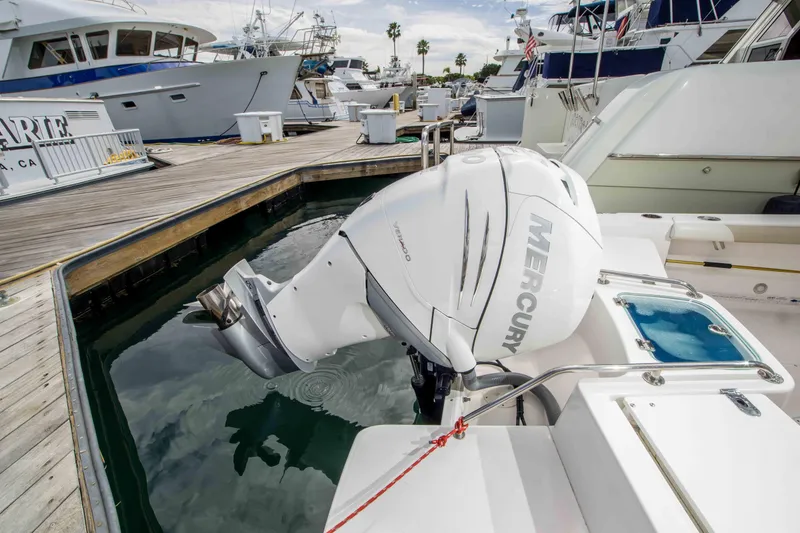 Slide: The Image of Everglades 230 Center Console 2014 - 6