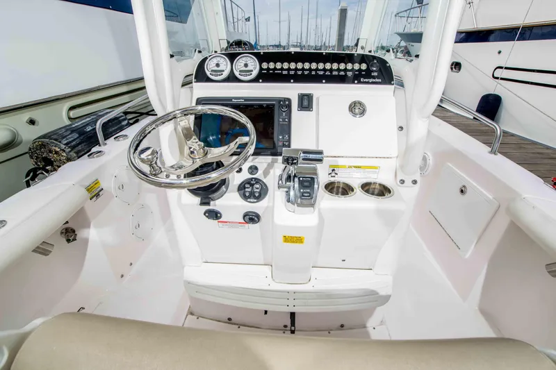 Slide: The Image of Everglades 230 Center Console 2014 - 7