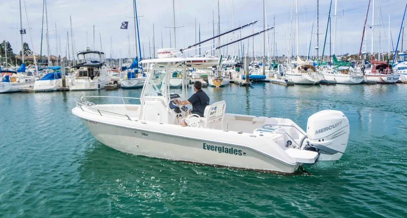 Slide: The Image of Everglades 230 Center Console 2014 - 5