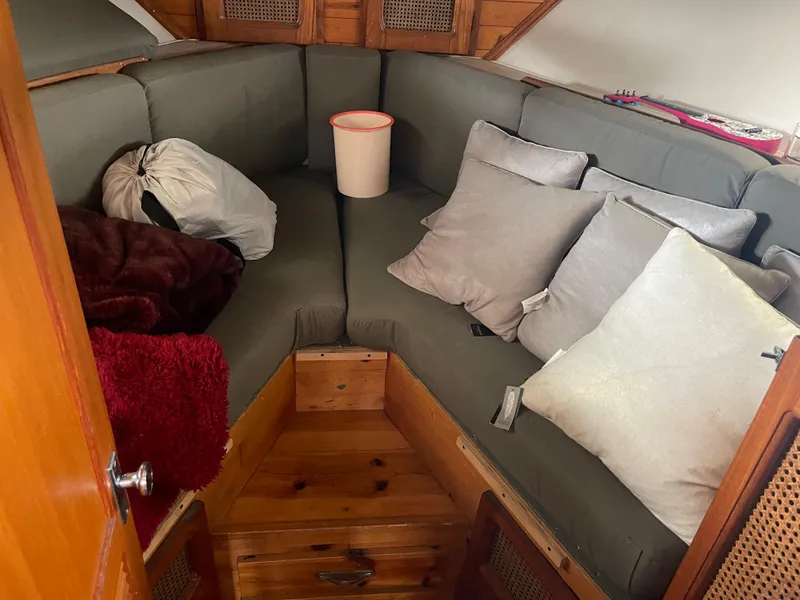 Slide: The Image of 1968 Chris-Craft Commander interior with cozy seating, cushions, and wooden accents. - 10