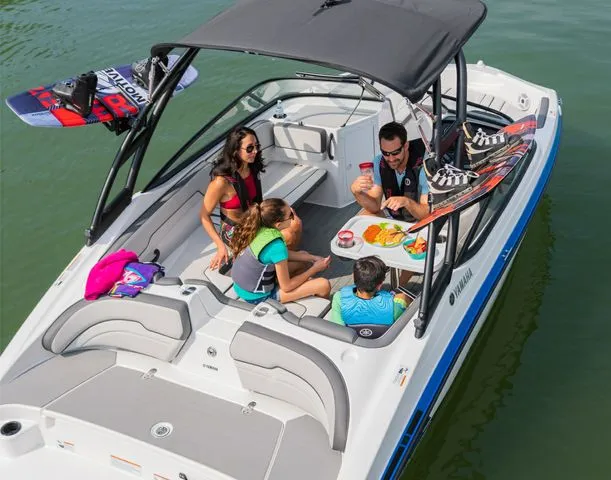 Slide: The Image of Yamaha 190 AR 2025 - 3