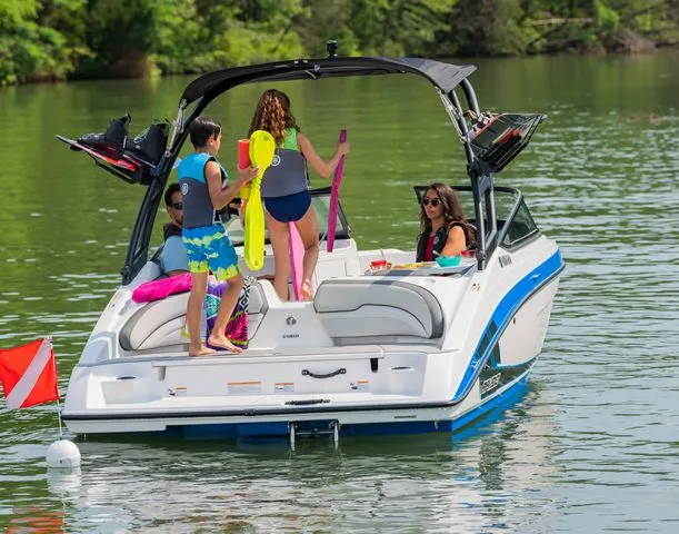 Slide: The Image of Yamaha 190 AR 2025 - 4