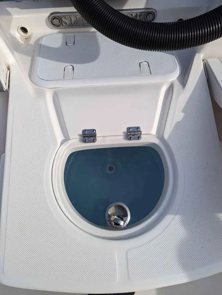 Slide: The Image of 2023 Sundance DX22 boat livewell with lid open. - 17