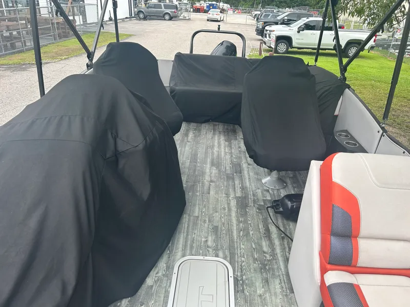 Slide: The Image of Crest 2020 - 6