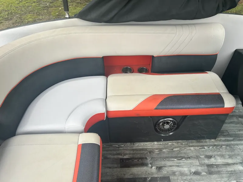 Slide: The Image of Crest 2020 - 7