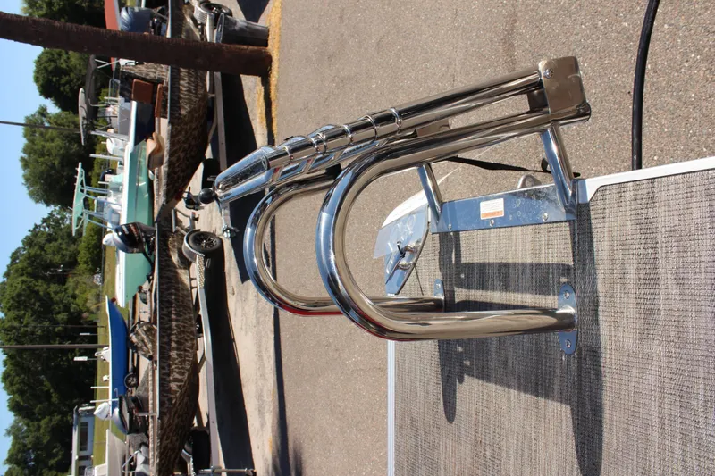 Slide: The Image of 2023 Crest Classic 200 LX L boat ladder on dock. - 28