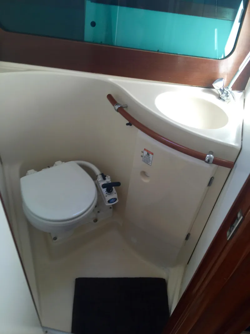Slide: The Image of 2000 Beneteau Oceanis 321 yacht bathroom with toilet and sink. - 32