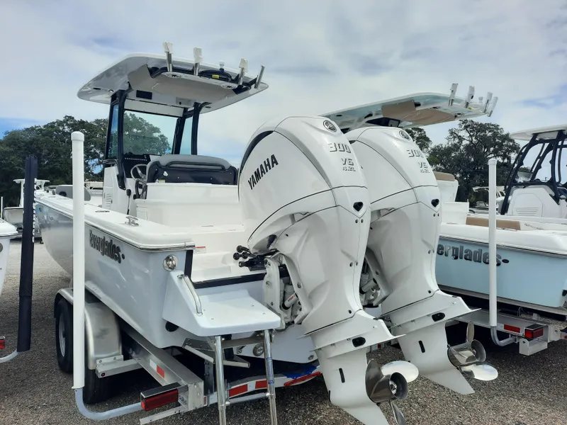 Slide: The Image of Everglades 273 Center Console 2023 - 3