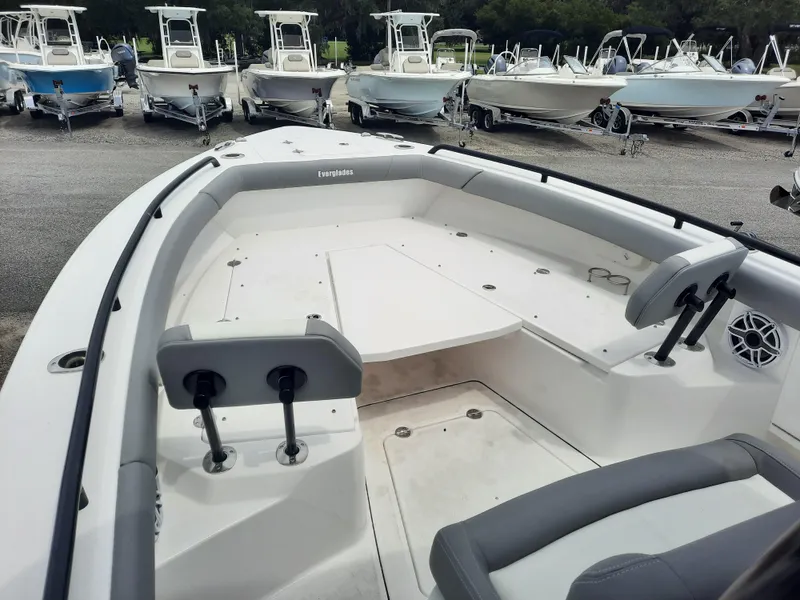 Slide: The Image of Everglades 273 Center Console 2023 - 4