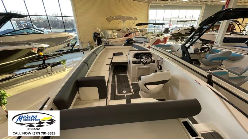 Slide: The Image of Bayliner D20I 2025 - 14