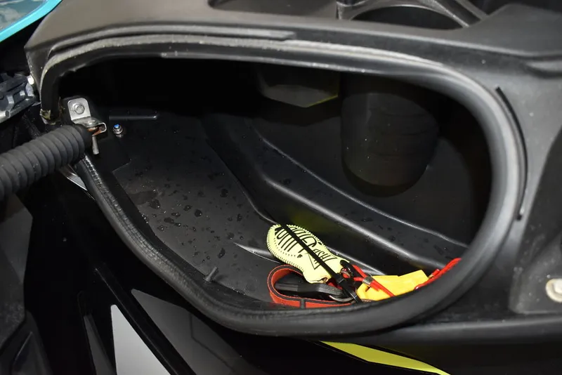 Slide: The Image of Kawasaki Ultra® 310X 2022 - 12