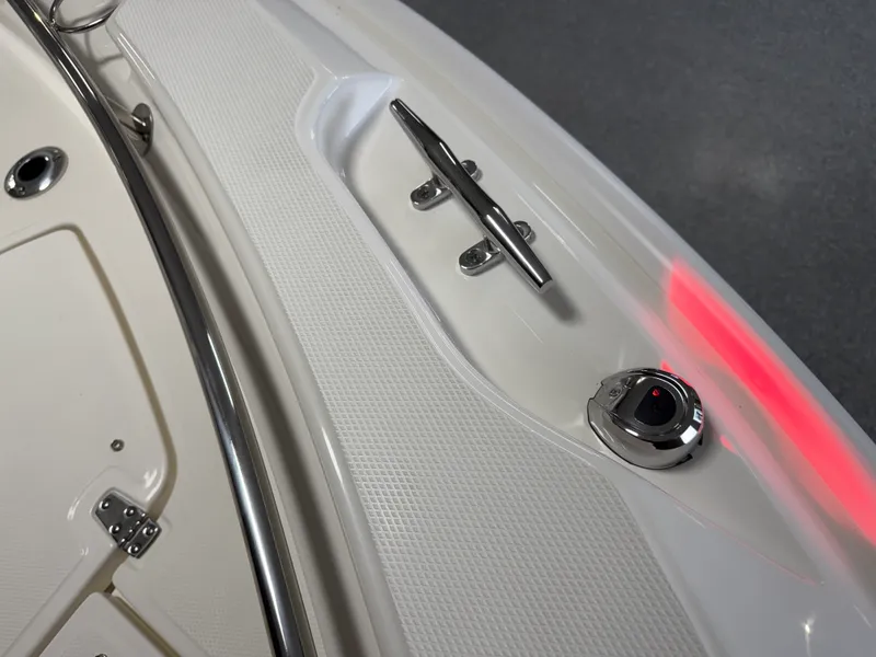 Slide: The Image of Boston Whaler 220 Dauntless 2026 - 56