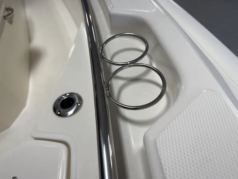 Slide: The Image of Boston Whaler 220 Dauntless 2026 - 57