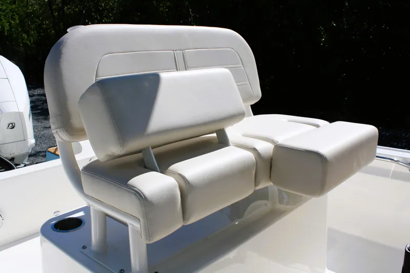 Slide: The Image of Boston Whaler 210 Montauk 2026 - 16