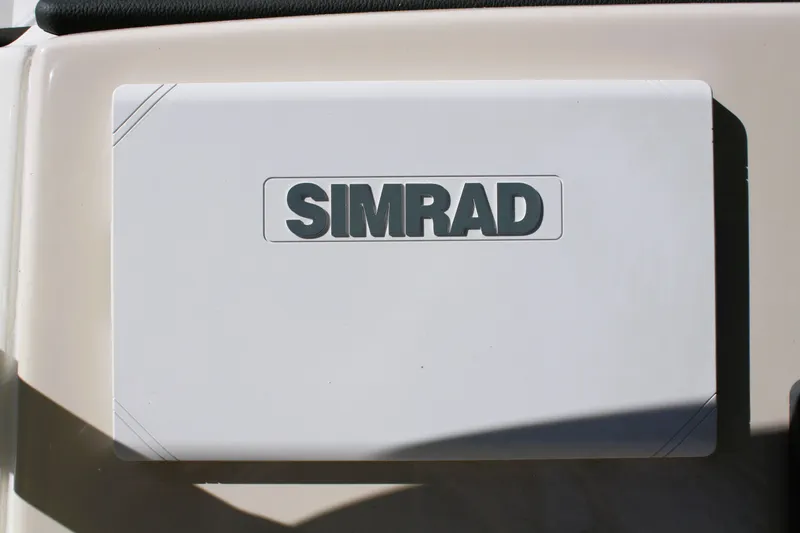 Slide: The Image of Boston Whaler 210 Montauk 2026 - 19