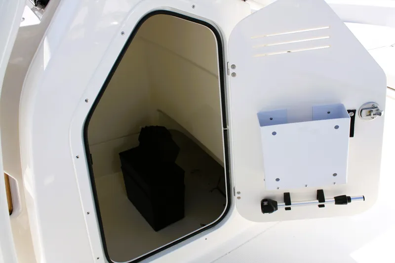 Slide: The Image of Boston Whaler 210 Montauk 2026 - 26