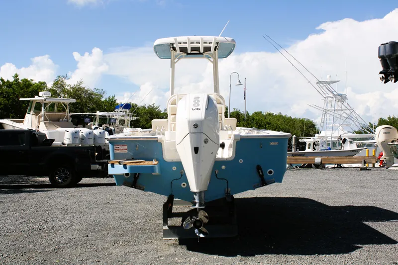 Slide: The Image of Boston Whaler 210 Montauk 2026 - 5