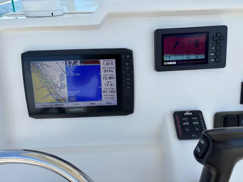 Slide: The Image of Garmin and Yamaha displays on 2020 Sailfish 220 CC boat dashboard. - 23
