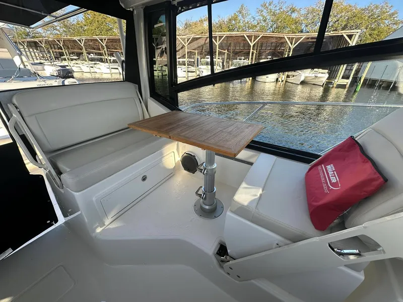 Slide: The Image of Boston Whaler 325 CONQUEST 2025 - 12