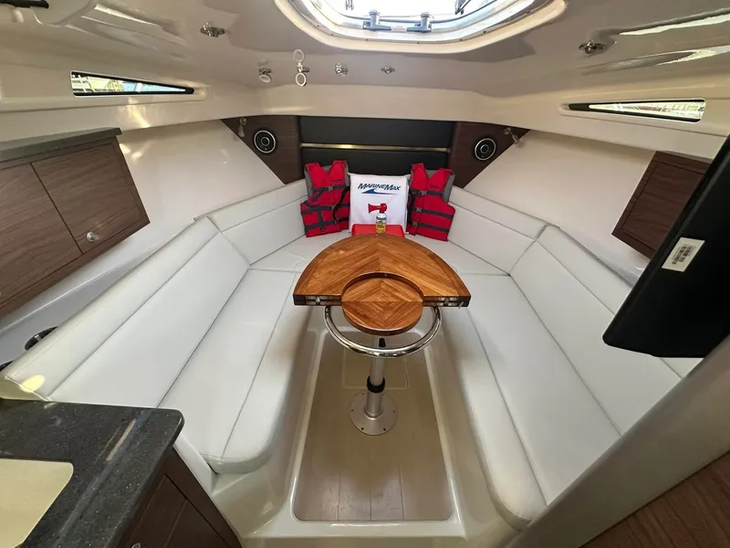 Slide: The Image of Boston Whaler 325 CONQUEST 2025 - 14