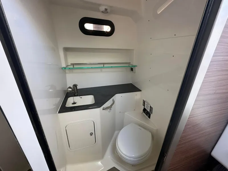 Slide: The Image of Boston Whaler 325 CONQUEST 2025 - 22