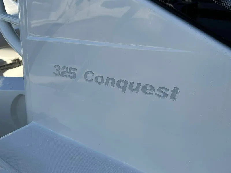 Slide: The Image of Boston Whaler 325 CONQUEST 2025 - 25