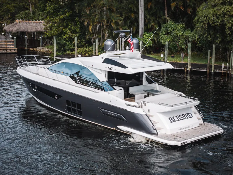 Slide: The Image of Azimut S6 2020 - 10