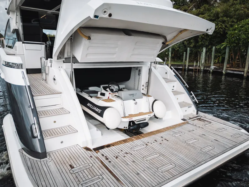 Slide: The Image of Azimut S6 2020 - 12