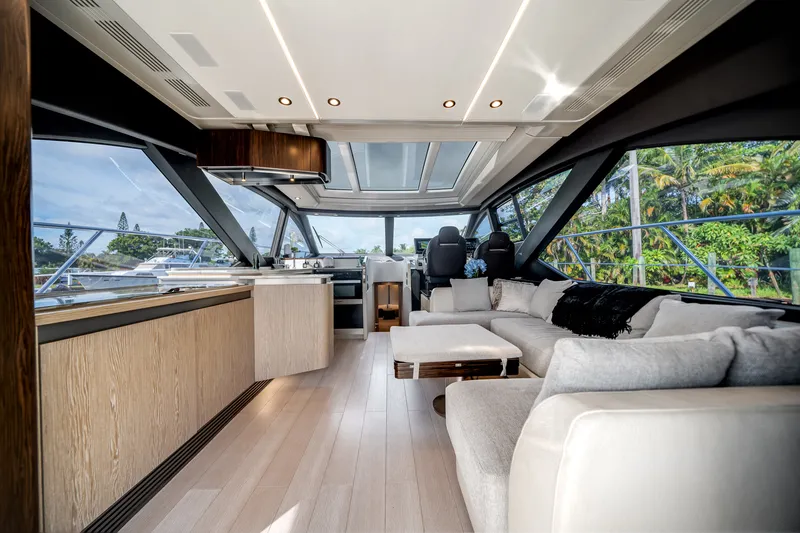 Slide: The Image of Azimut S6 2020 - 14