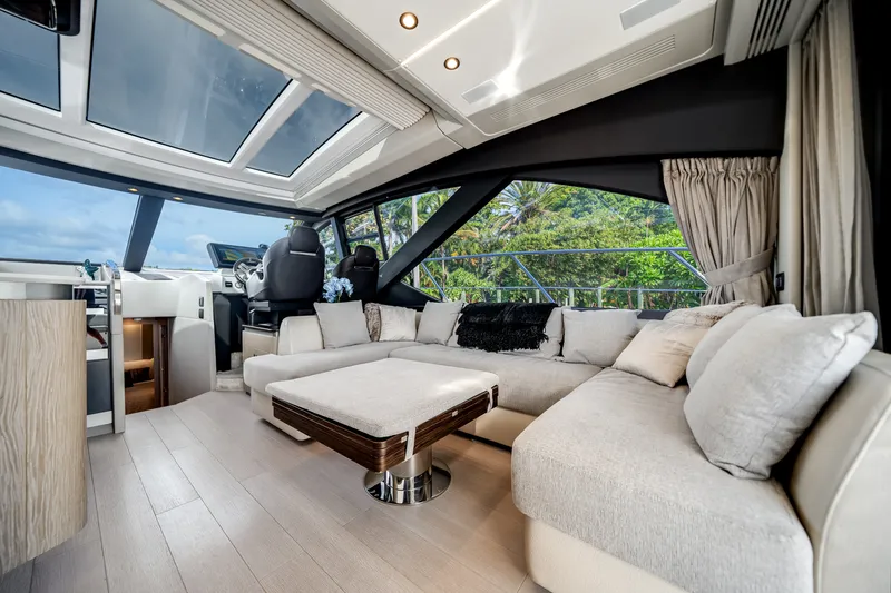 Slide: The Image of Azimut S6 2020 - 15