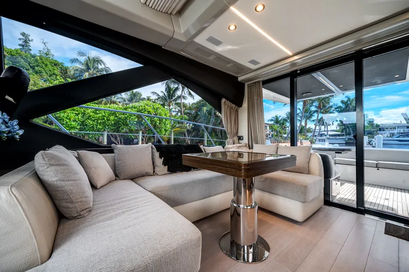 Slide: The Image of Azimut S6 2020 - 16