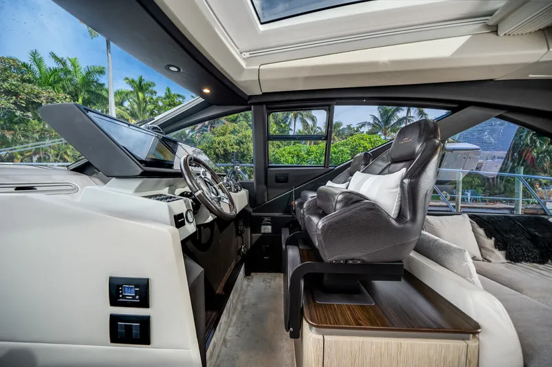 Slide: The Image of Azimut S6 2020 - 17