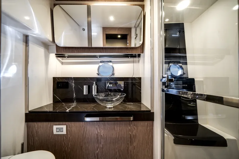 Slide: The Image of Azimut S6 2020 - 24