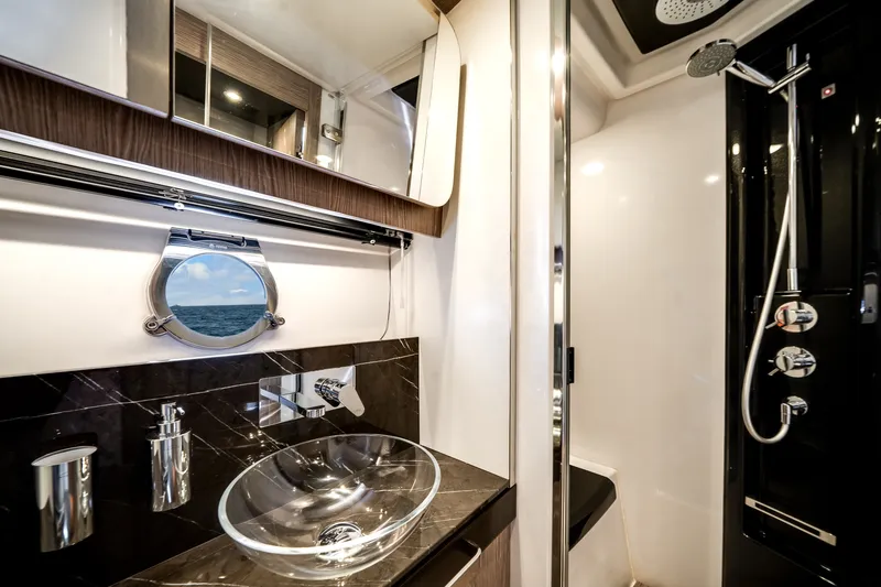 Slide: The Image of Azimut S6 2020 - 25