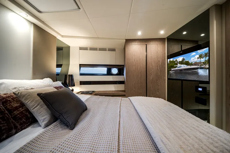 Slide: The Image of Azimut S6 2020 - 27