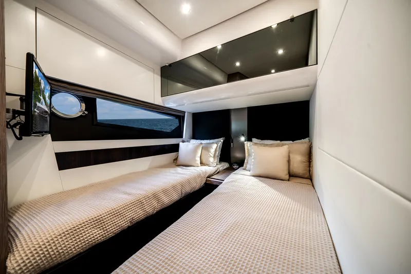 Slide: The Image of Azimut S6 2020 - 30