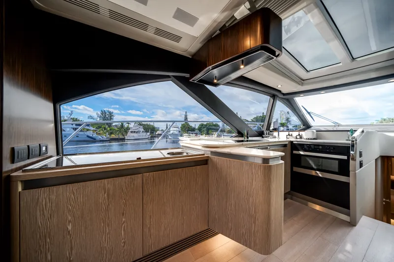 Slide: The Image of Azimut S6 2020 - 32