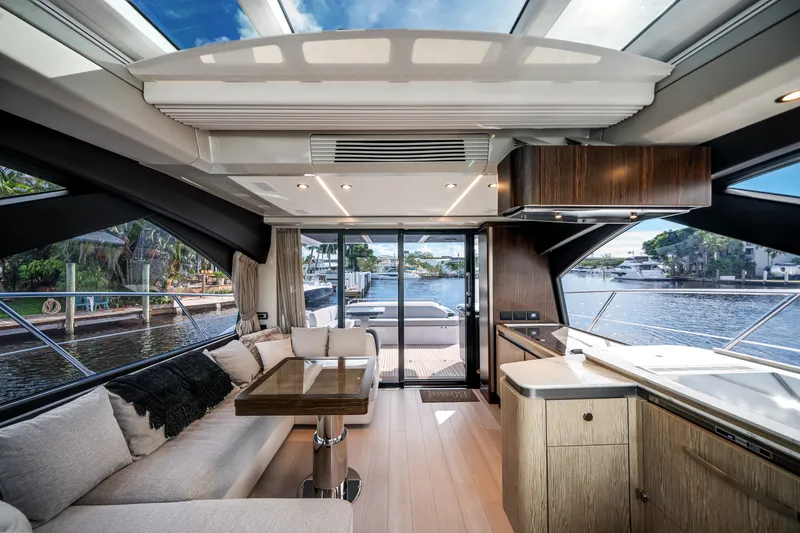 Slide: The Image of Azimut S6 2020 - 34