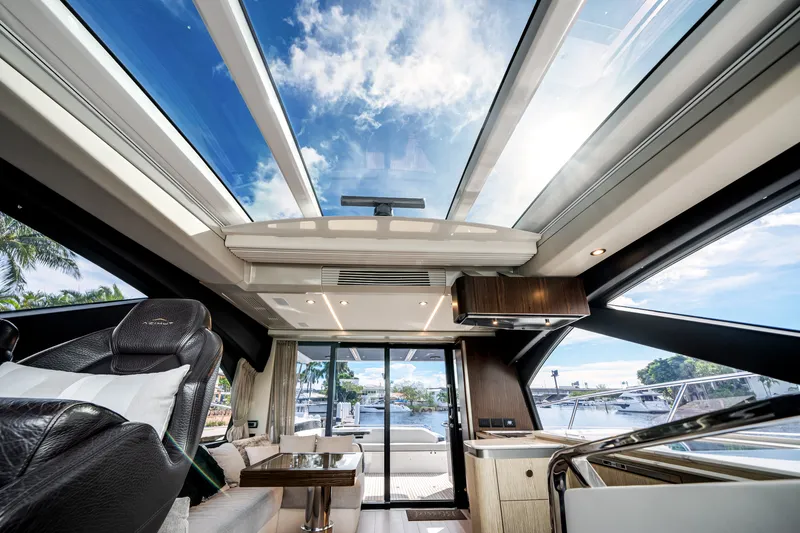 Slide: The Image of Azimut S6 2020 - 35