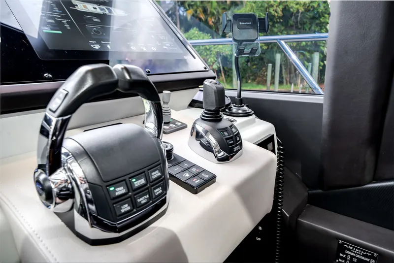 Slide: The Image of Azimut S6 2020 - 41