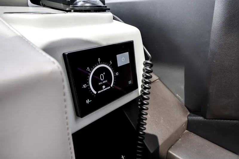 Slide: The Image of Azimut S6 2020 - 44