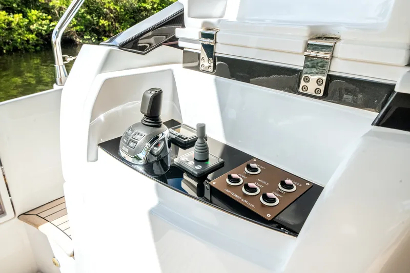 Slide: The Image of Azimut S6 2020 - 51