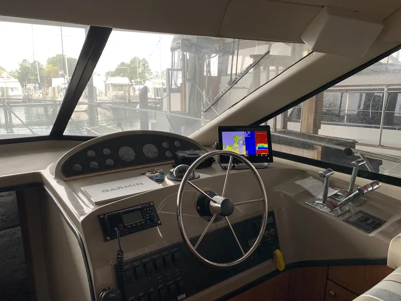 Slide: The Image of Bayliner 3988 Command Bridge Motoryacht 1999 - 10