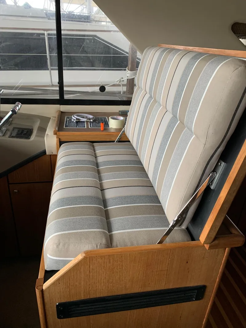 Slide: The Image of Bayliner 3988 Command Bridge Motoryacht 1999 - 12