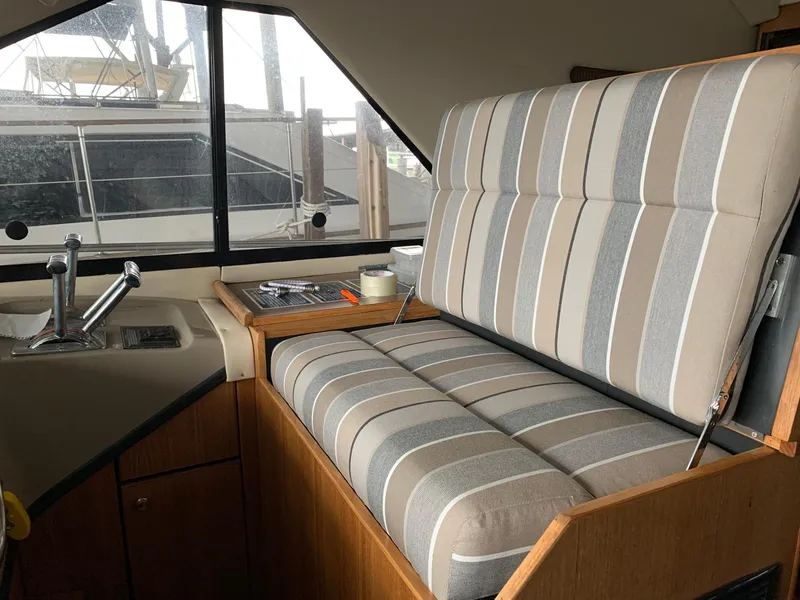 Slide: The Image of Bayliner 3988 Command Bridge Motoryacht 1999 - 13